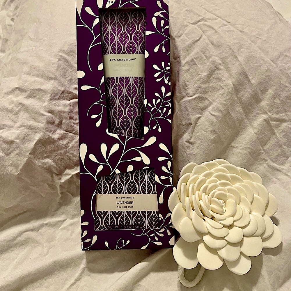 Lavender Spa Gift Set- body lotion, soap, and loofah (NWOT)
